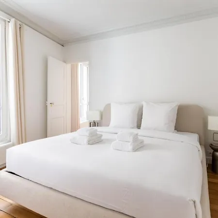 Appartement Eiffel Tower Invalides Renovated