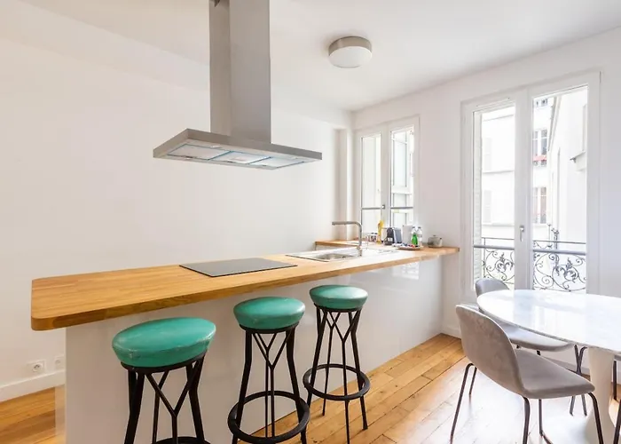 Eiffel Tower Invalides Renovated Appartement *