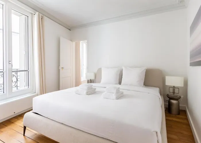 Appartement Eiffel Tower Invalides Renovated