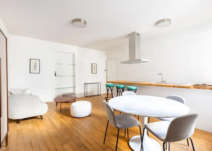 Eiffel Tower Invalides Renovated Appartement