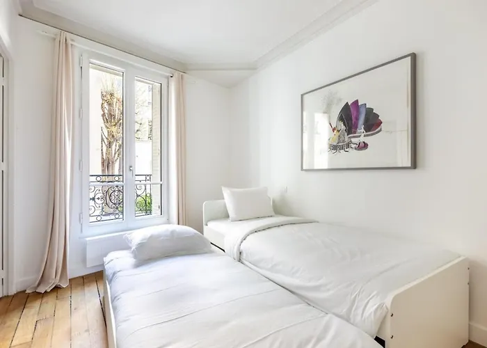 Eiffel Tower Invalides Renovated *