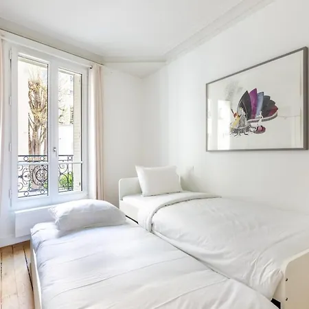 Eiffel Tower Invalides Renovated *